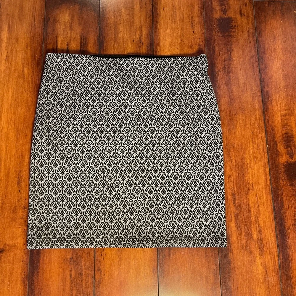 Ann Taylor Loft Gray Miniskirt Size Medium NWT